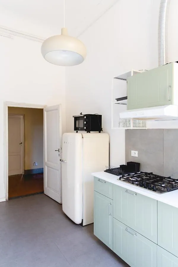 Kontakte von Comfy Big Apartment Outside Ztl